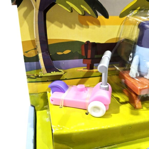 Bluey & Bingo's Scooter Fun Playset Articulated Figure & Accessory Pack NEW - Picture 3 of 6